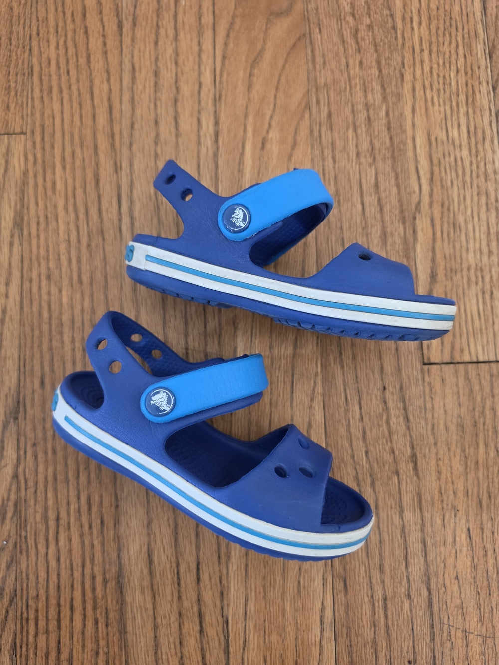 CROCS Kids Two-Tone Blue Sandals with Velcro Strap Size 8C - Picture 3 of 5